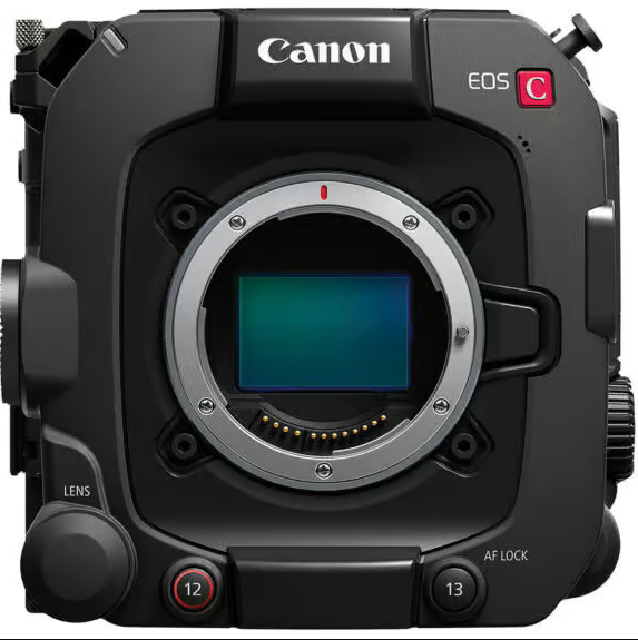 Canon Cinema EOS C400 전면 이미지. 센서와 RF 마운트가 중심에 위치하며, 주변에는 사용자 버튼과 기능 다이얼이 배치된 박스형 시네마 카메라 본체.