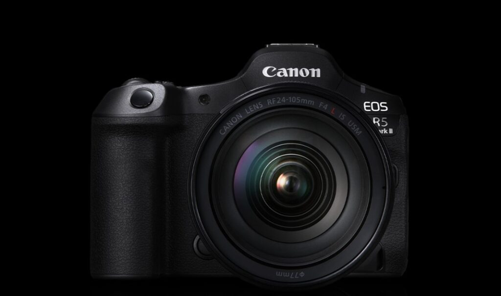 Canon EOS R5 Mark II 미러리스 카메라, RF 24-105mm 렌즈 장착된 고급 제품 이미지