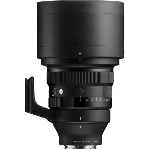 시그마 135mm F1.4 DG DN OS Sports 망원 단렌즈, 대구경과 삼각대 마운트 장착 모습