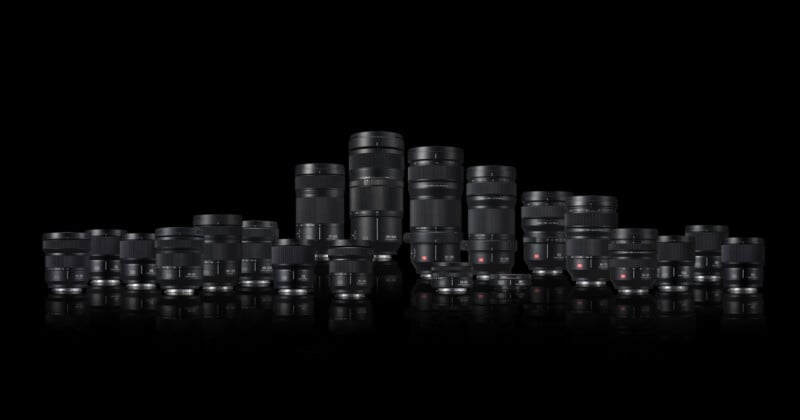 Panasonic LUMIX S 시리즈 풀프레임 렌즈 전체 라인업이 검은 배경 위에 줄지어 배치된 모습. 다양한 초점거리의 단렌즈와 줌렌즈가 나란히 놓여 있다.