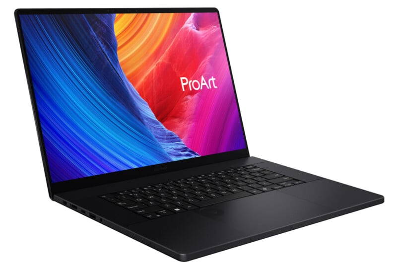 Asus ProArt P16 좌측 전면 각도 뷰