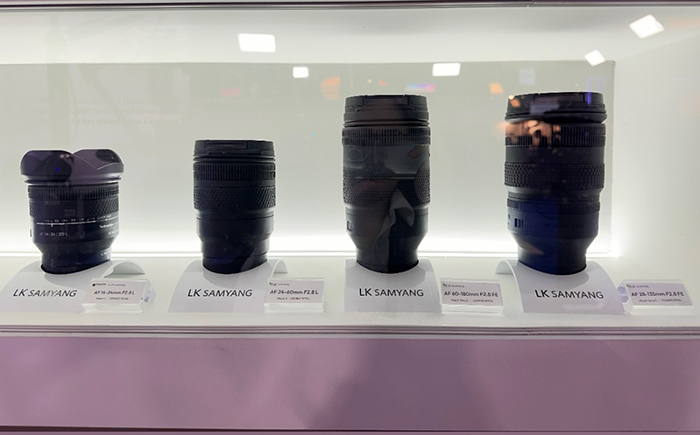 삼양(Samyang) 부스에 전시된 신제품 줌렌즈 4종. 왼쪽부터 AF 14-24mm f/2.8 L, AF 24-60mm f/2.8 L, AF 60-180mm f/2.8 FE, AF 28-135mm f/2.8 FE.