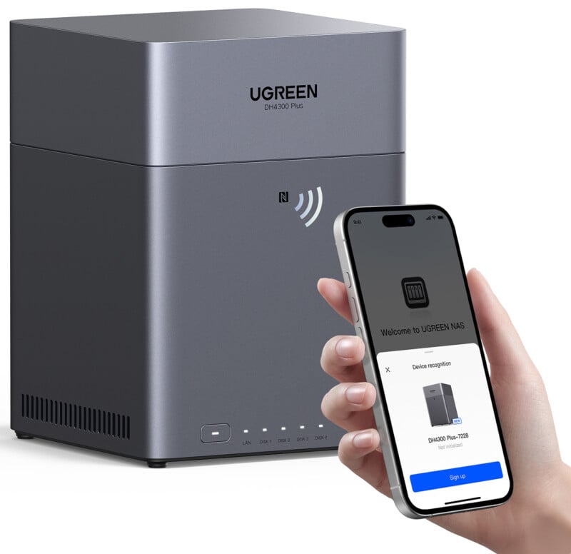 UGreen NASync DH4300 Plus – 스마트폰 NFC 연결로 간편 설정 화면