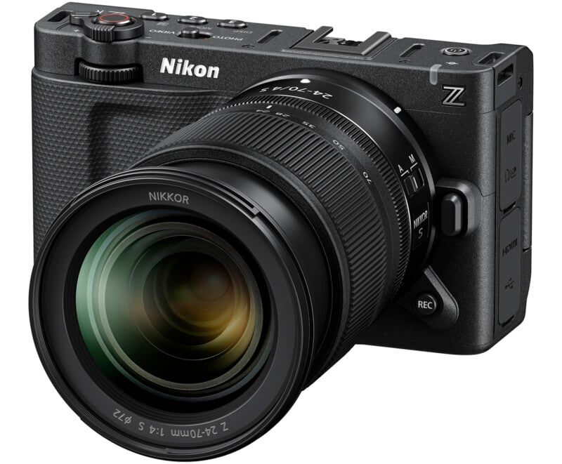 니콘 ZR 시네마 카메라와 장착된 NIKKOR 24-70mm 렌즈 – RED와 공동 개발된 첫 Z 시네마 카메라