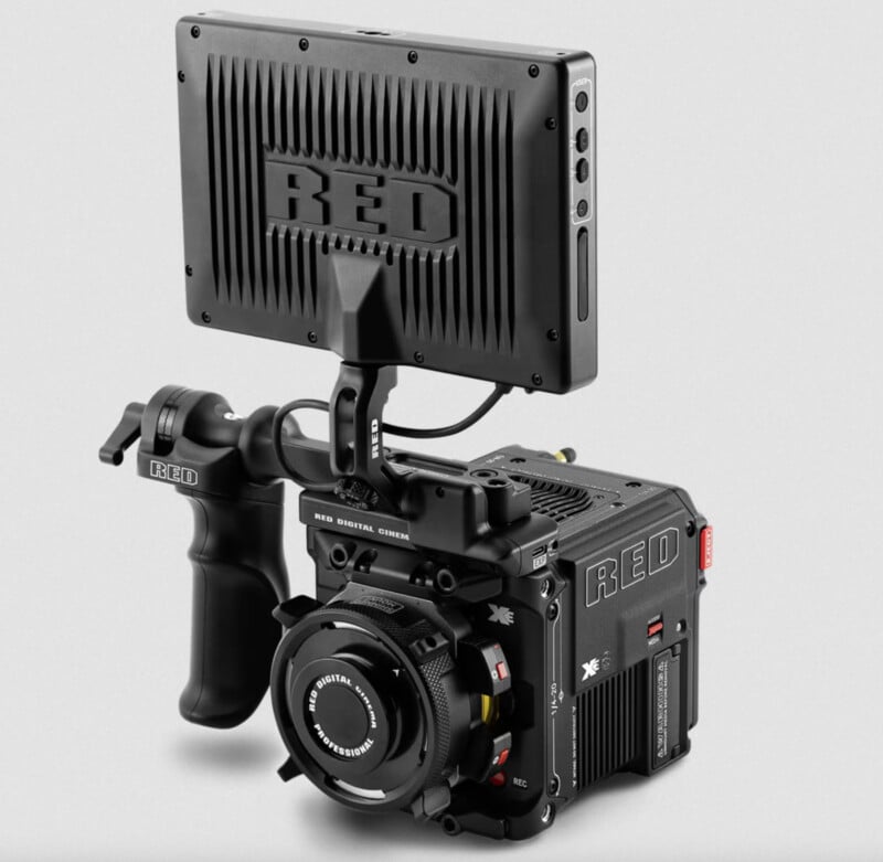 RED V-Raptor XE Cine Essentials Kit – 상단 RED 모니터, 사이드 핸들, 렌즈 마운트가 장착된 구성