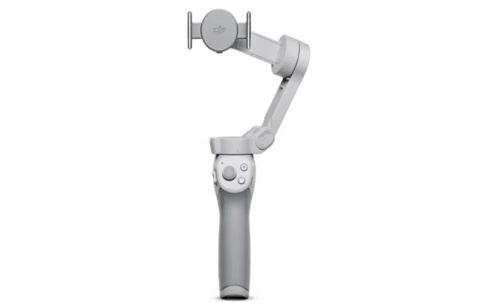 회색 손잡이에 스마트폰 거치대가 달린 DJI Osmo Mobile 8 짐벌이 세로로 서 있다. 세련된 디자인의 3축 짐벌 구조로, 버튼과 조이스틱이 손잡이 전면에 배치되어 있다.
